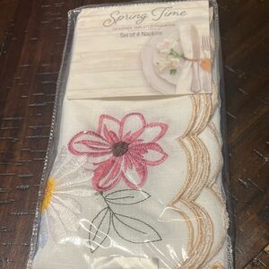 Springtime Designer Tabletop Fashions Embroidered Sunflower Set of 4 Napkins